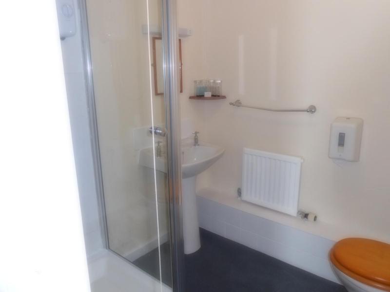 Basic Triple Room image 1
