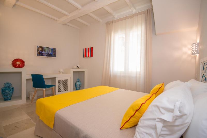Deluxe Double Room image 2