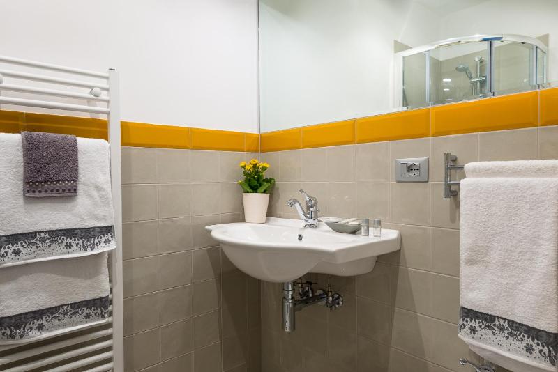 Double Room with Private Bathroom image 2