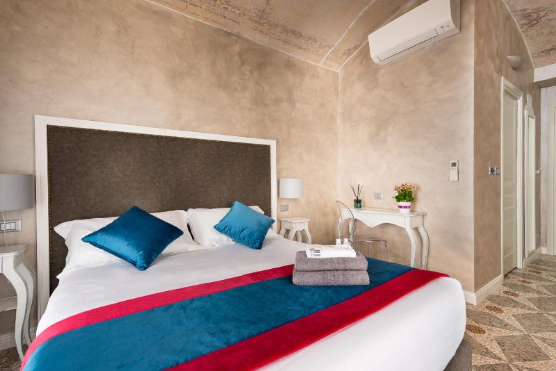 Double Room with Private Bathroom image 4