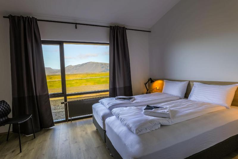 Deluxe Double or Twin Room with Glacier and Mountain View image 3