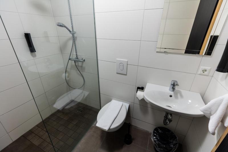 Deluxe Double or Twin Room image 3