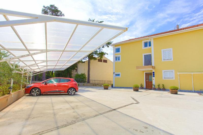 Frajona Apartments - image 20