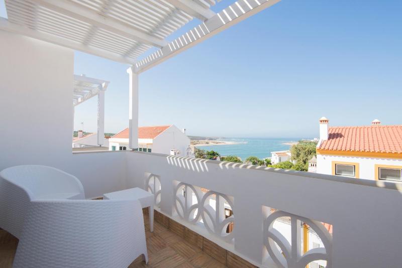 Deluxe Double Room with Balcony and Sea View image 1