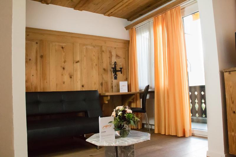 Deluxe Double Room with Balcony image 3