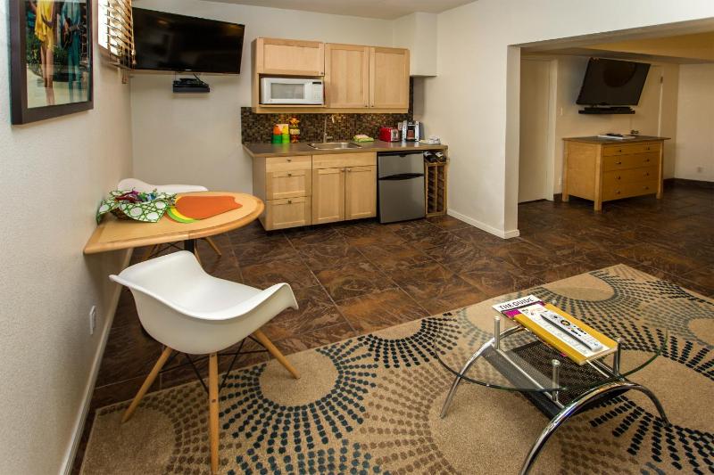 King Corner Suite image 2