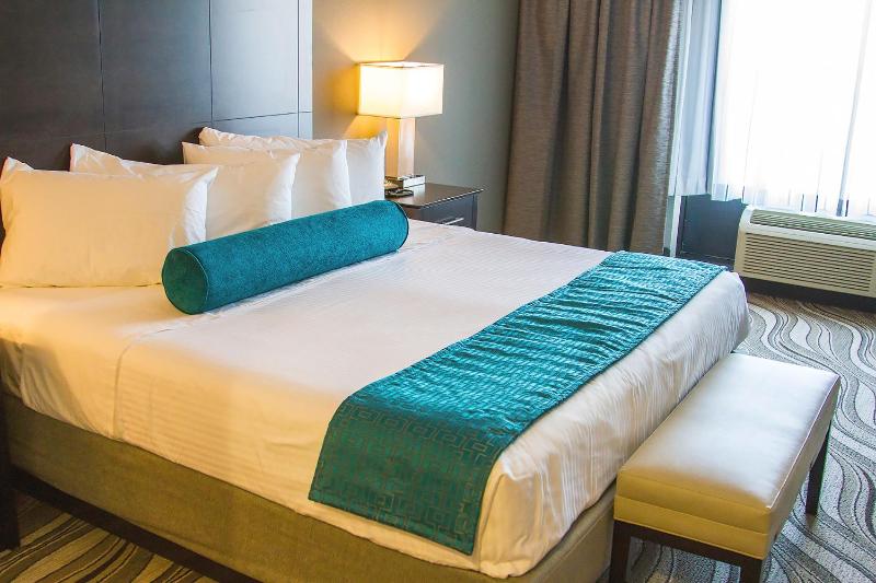 Deluxe King Room image 3