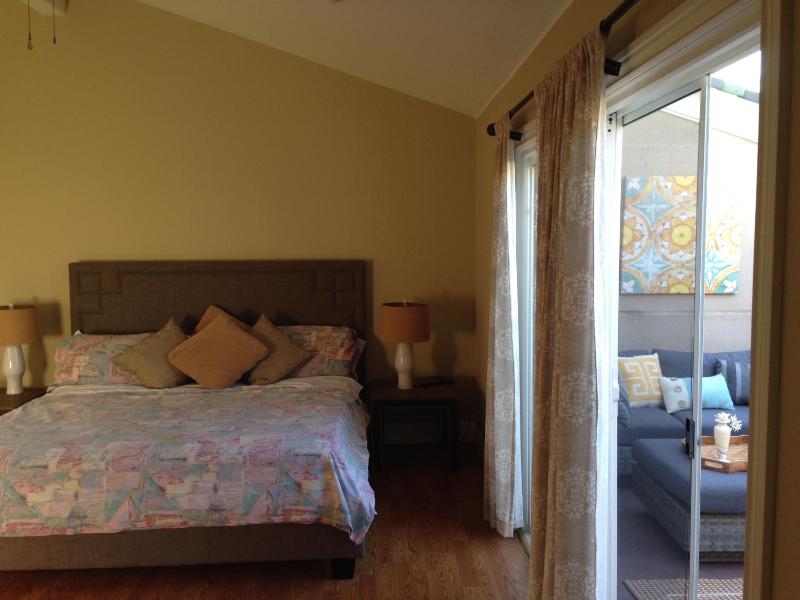 Three-Bedroom Townhouse image 3
