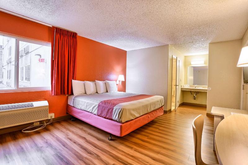 Cathedral Hill Hotel - image 3