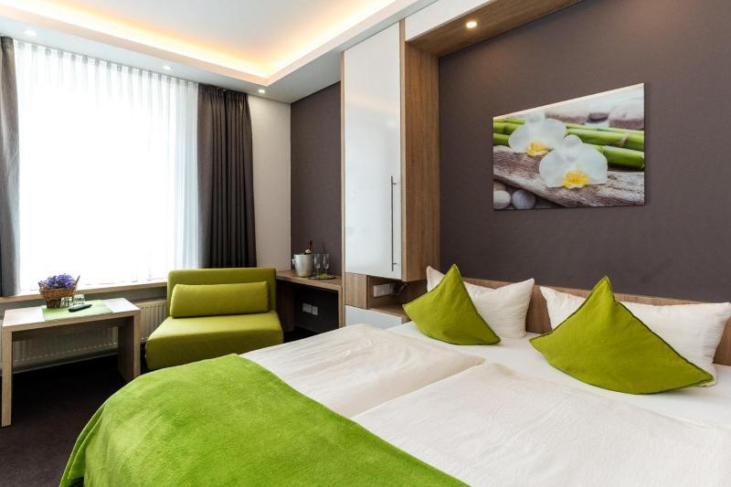 Classic Triple Room image 1