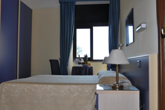 Double or Twin Room with Balcony (1 Adult) image 1