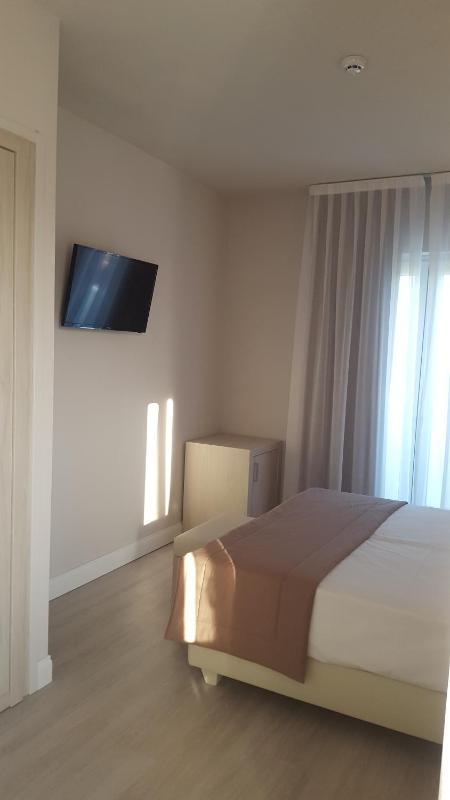 Double Room image 4