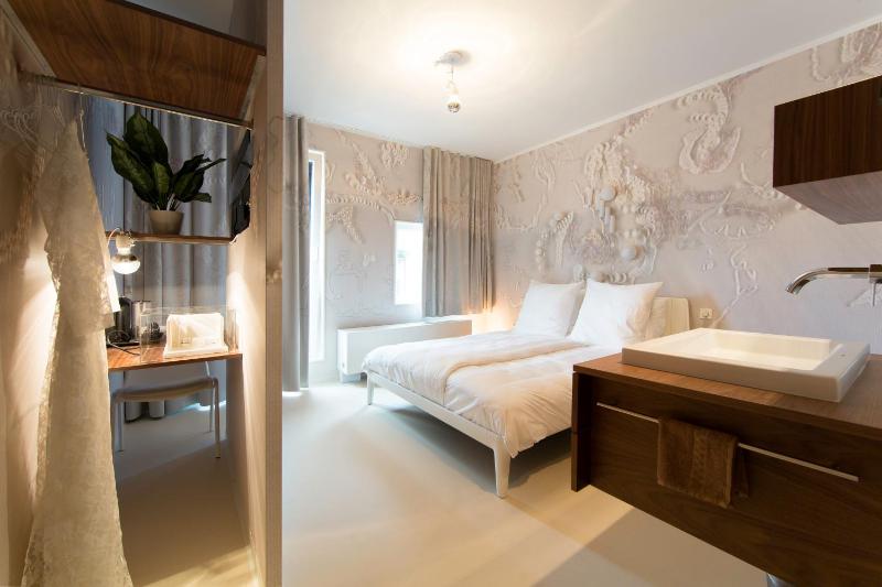 Comfort Room image 3