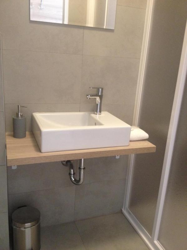 Single Room image 3