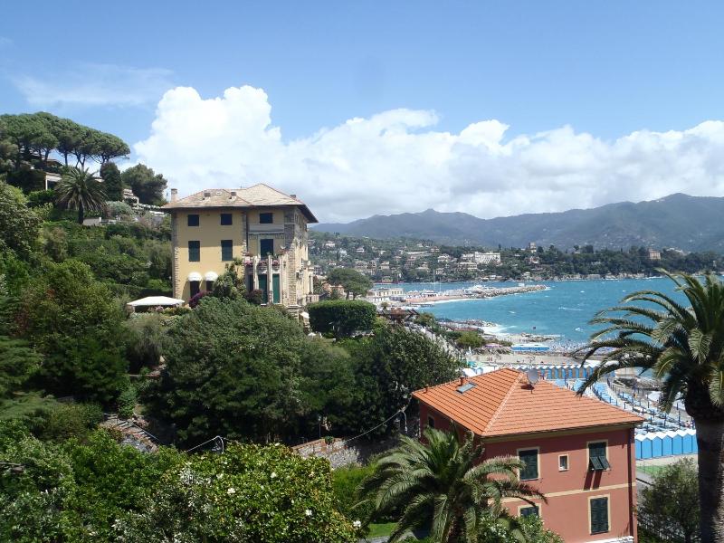 Double or Twin Room with Partial Sea View image 3
