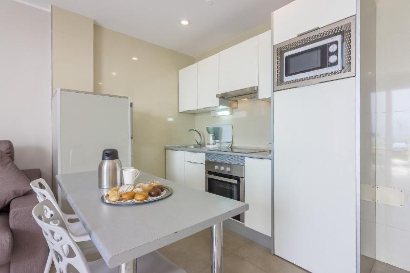 One-Bedroom Apartment with Sea View image 1
