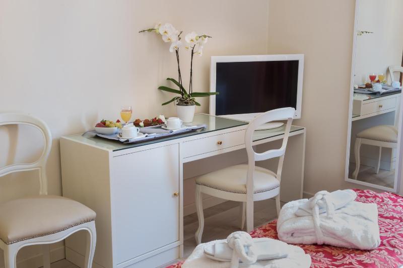 Standard Double Room image 2