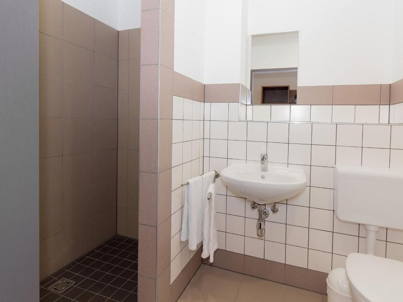 Single Room with Shower image 1
