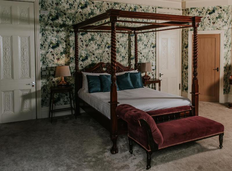 Luxury Suite image 2