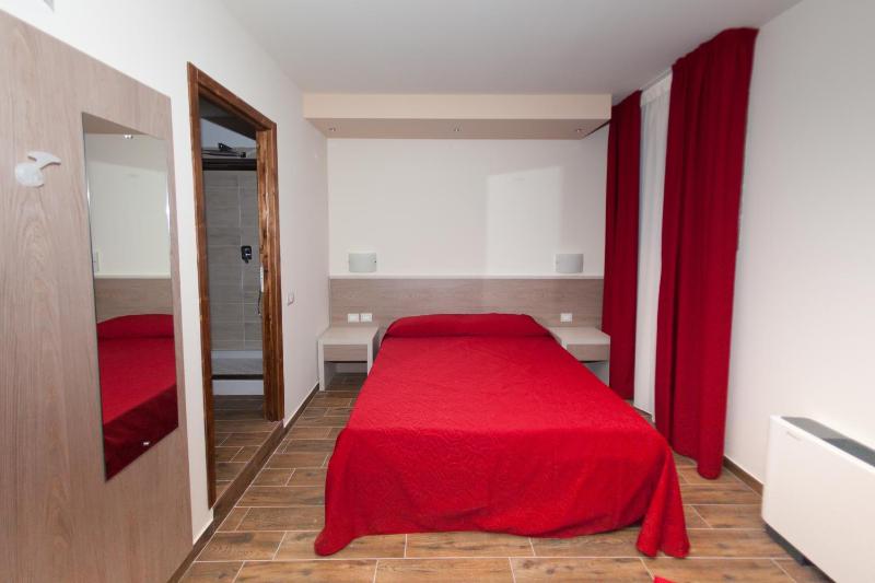 Double Room image 4
