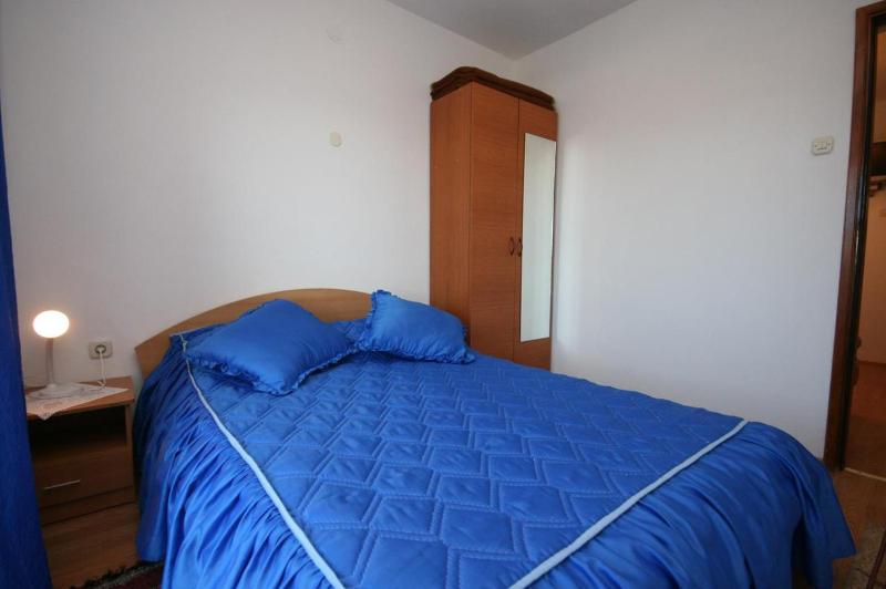 One-Bedroom Apartment with Balcony and Sea View image 4