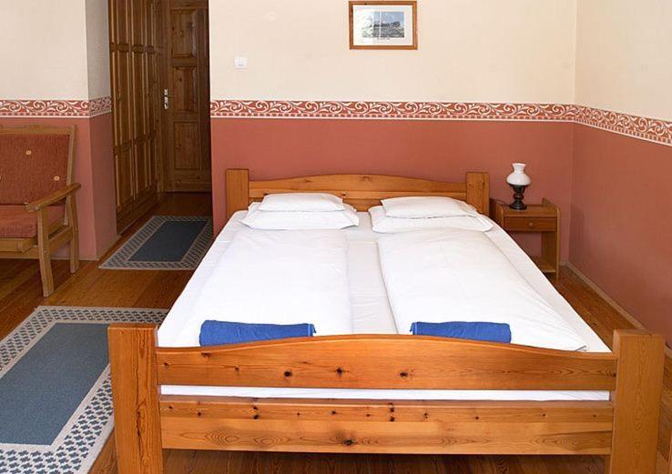 Double Room image 3