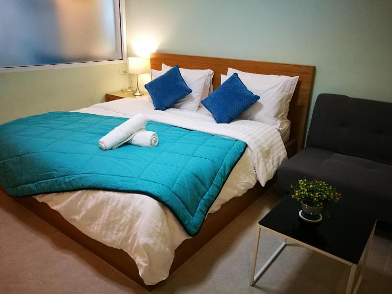 Deluxe Double Room with Balcony image 3