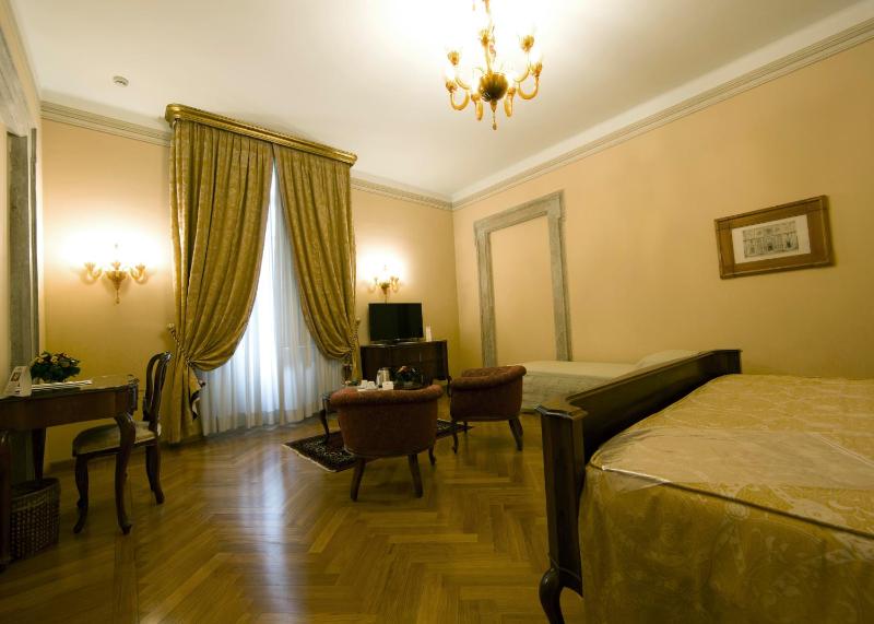 Junior Suite (3 Adults) image 2