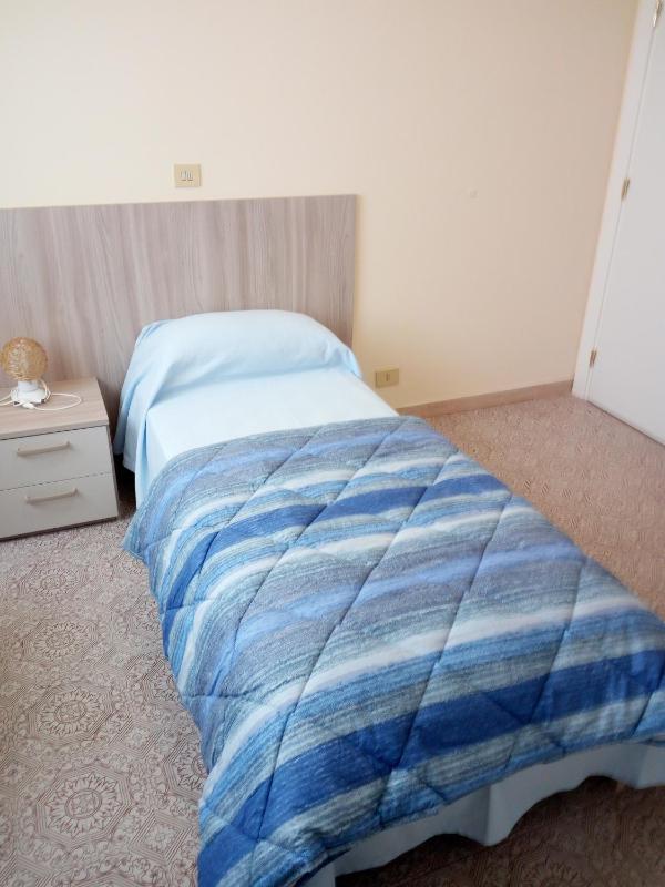 Single Room with Private Bathroom image 2