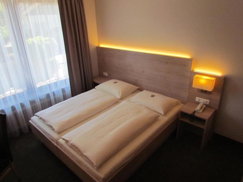 Double Room image 2