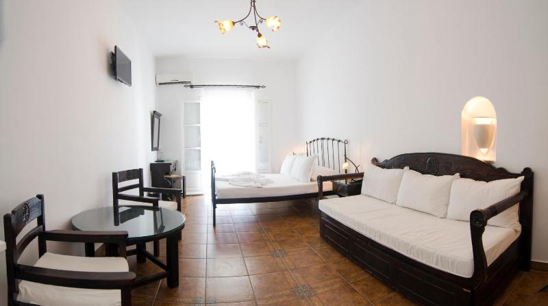 Double Room with Sea View image 2