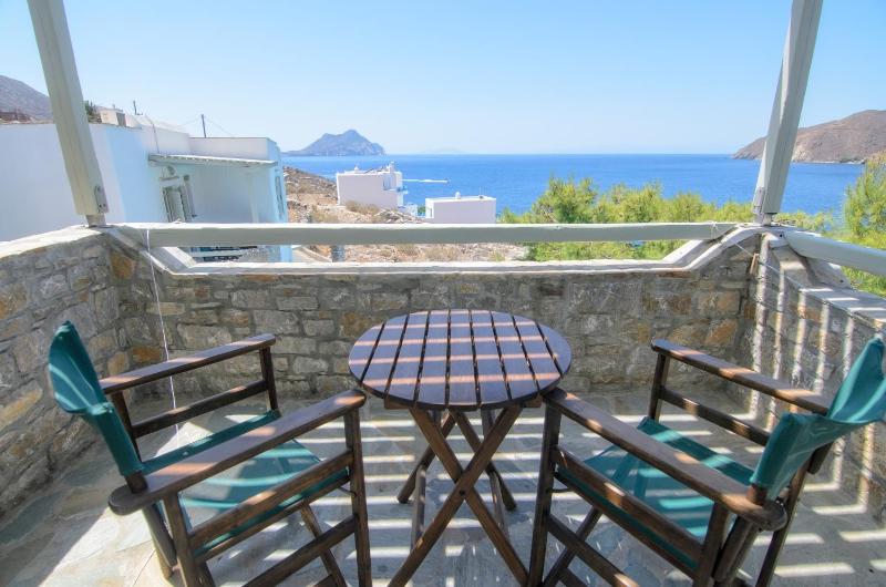 Double Room with Balcony and Sea View image 1