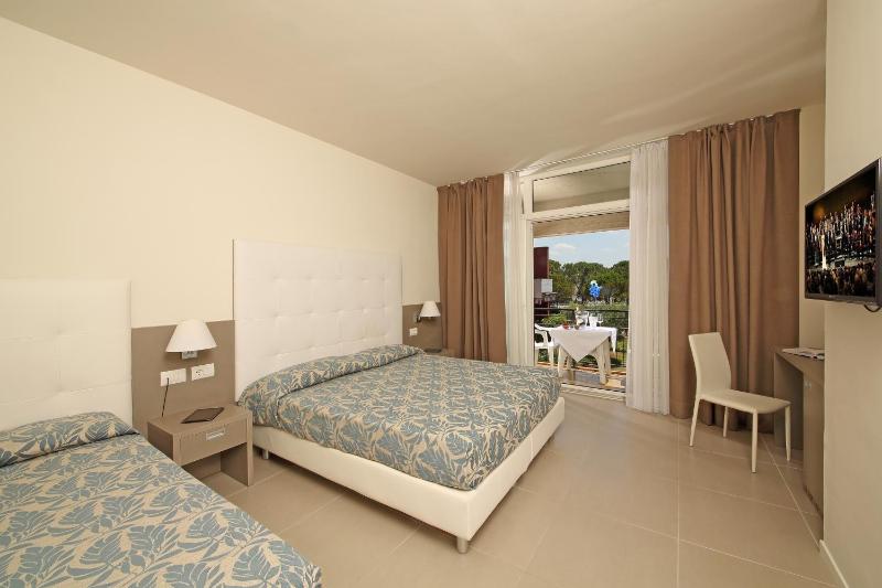 Hotel Holiday - image 36