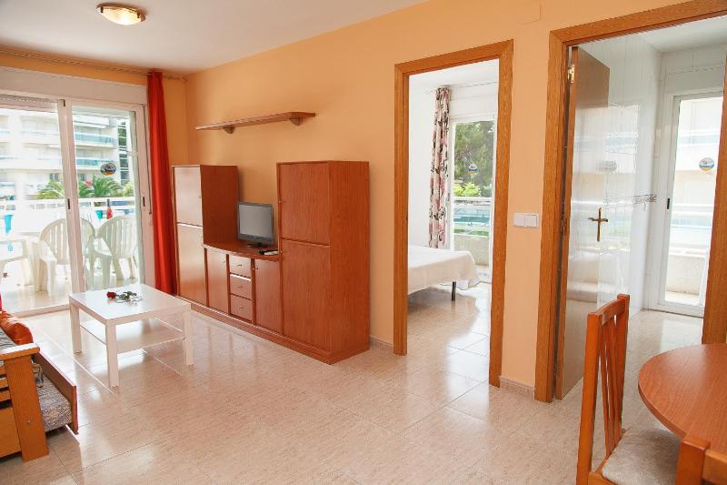 UHC Larimar Family Complex - image 11