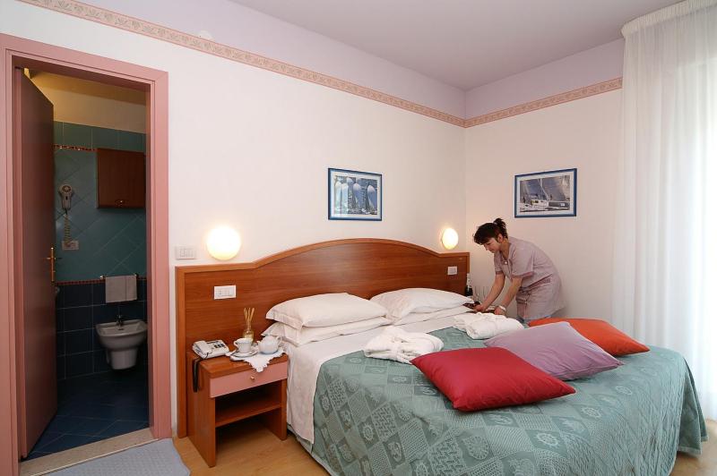 Double Room image 3