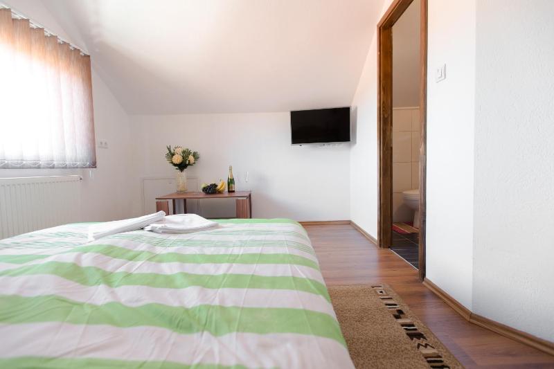 Single Room image 3