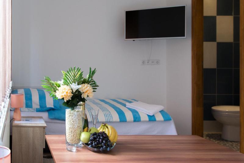 Twin Room image 3