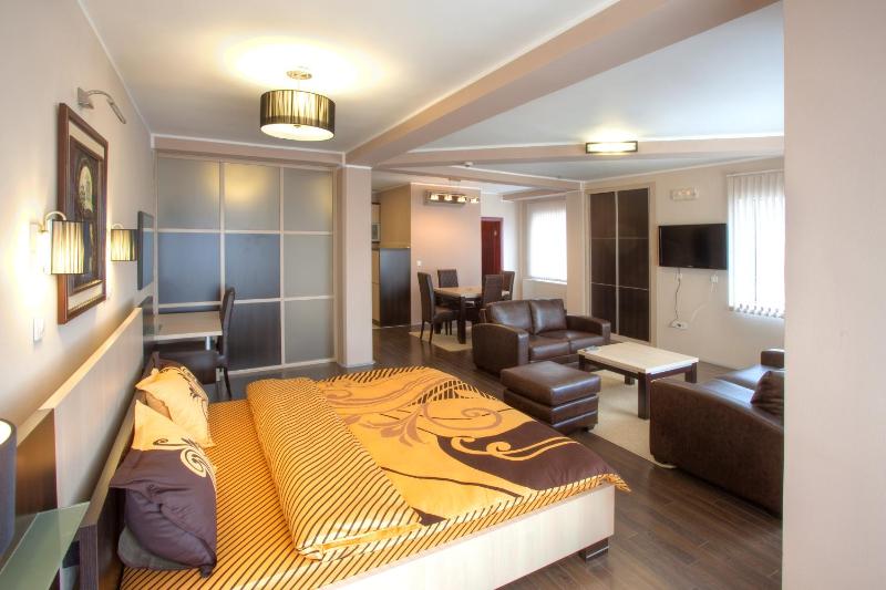 Deluxe Triple Room image 4
