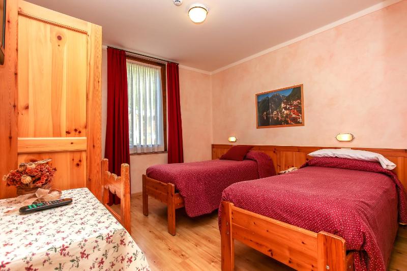 Double or Twin Room image 3