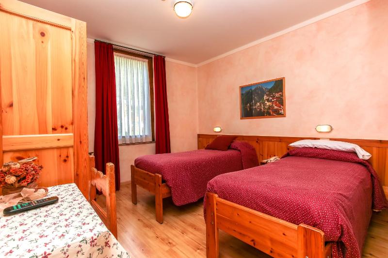 Double or Twin Room image 4