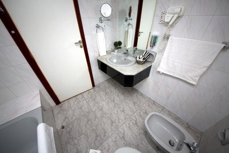 Family Quadruple Room image 2