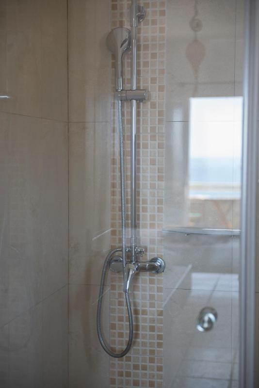 Double Room with Balcony and Sea View image 4