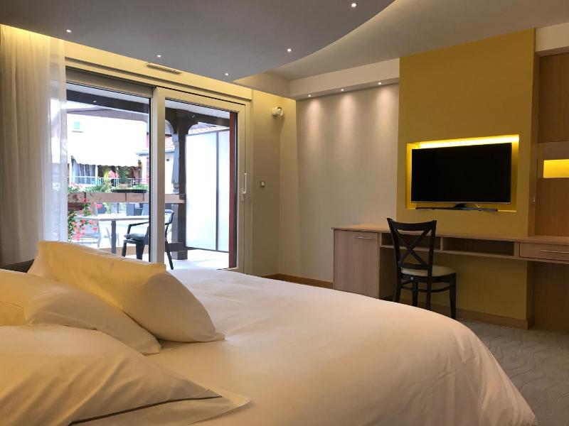 Superior Double Room Balcony/Terrace image 3