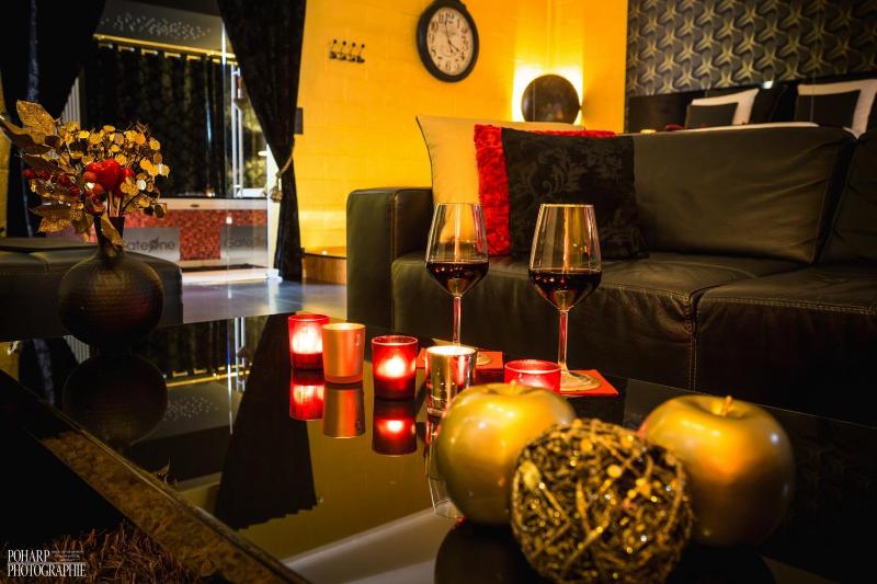 Deluxe Suite with Spa Bath image 4