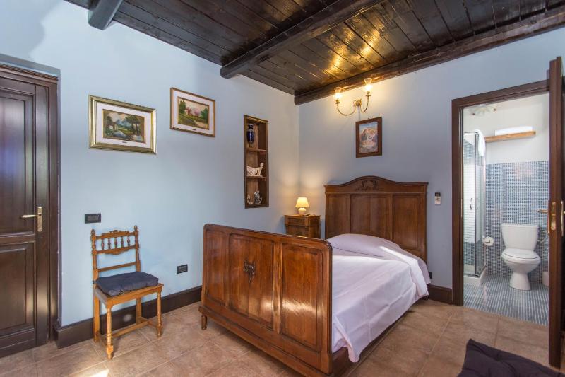 Large Single Room image 1