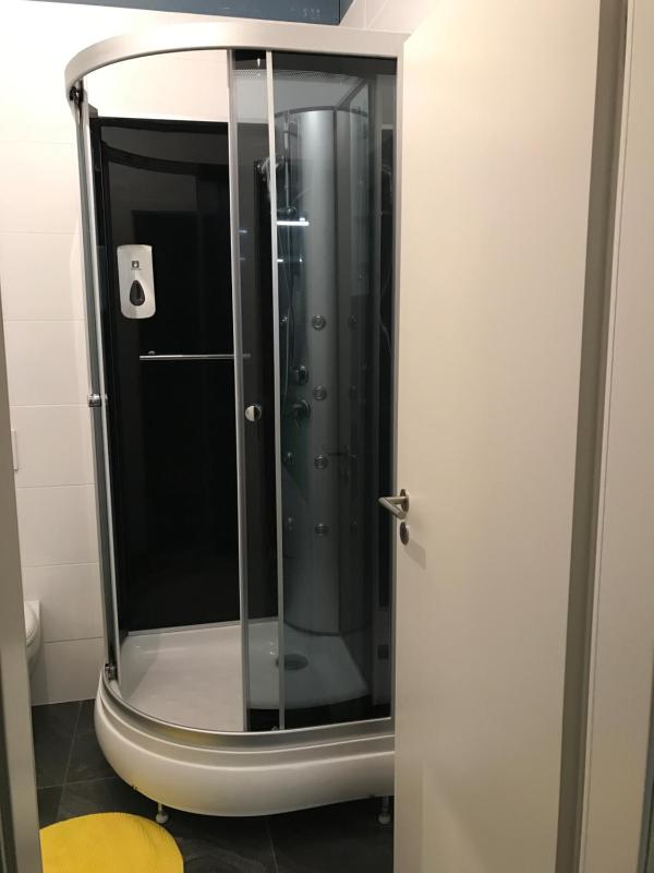 Capsule Bed in Mixed Dormitory Room image 3