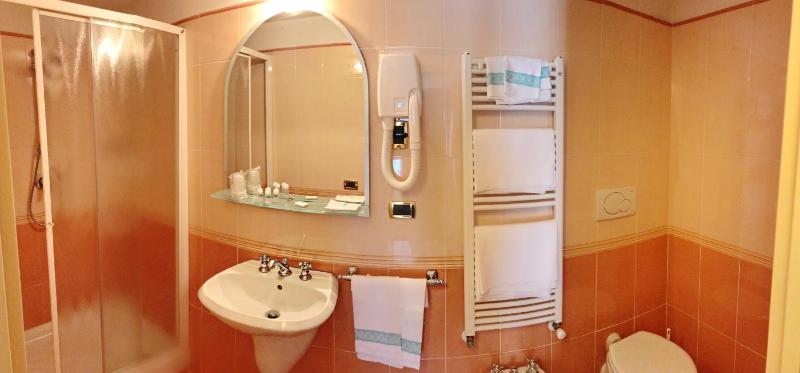 Quadruple Room image 3