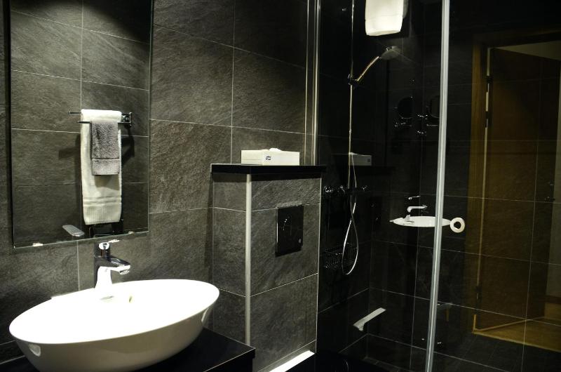 Compact Double Room image 1