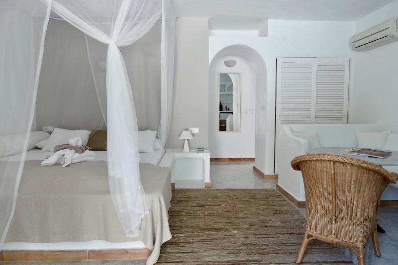 Studio (2 Adults) image 3