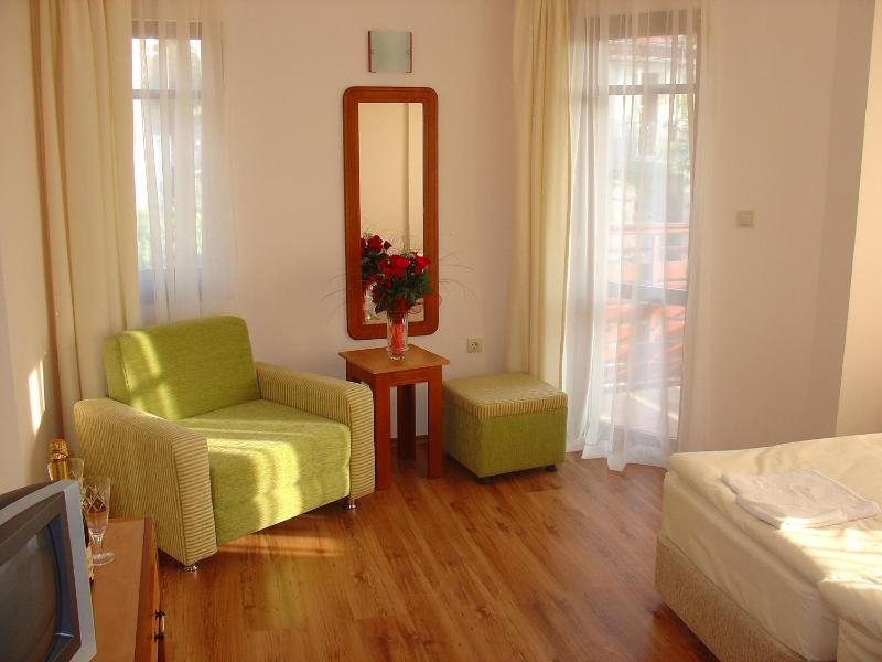 Double or Twin Room with Balcony and Side Sea View image 4